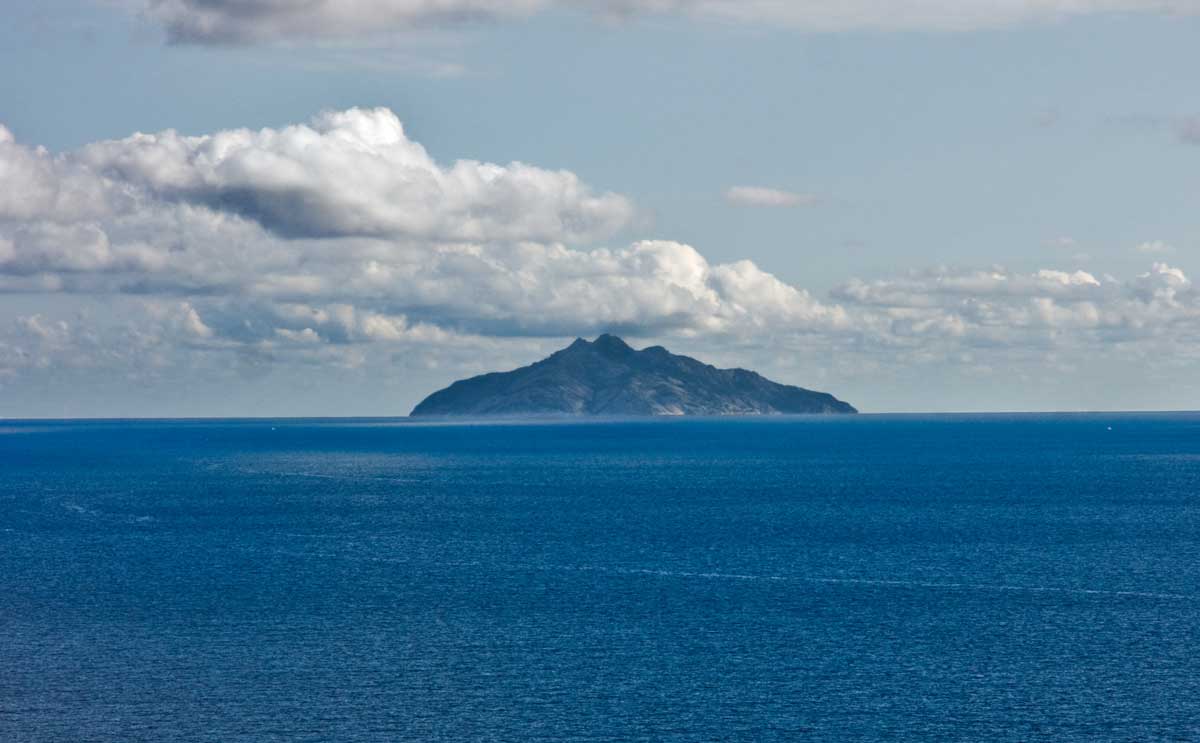 Wolken ziehen über dem Meer auf