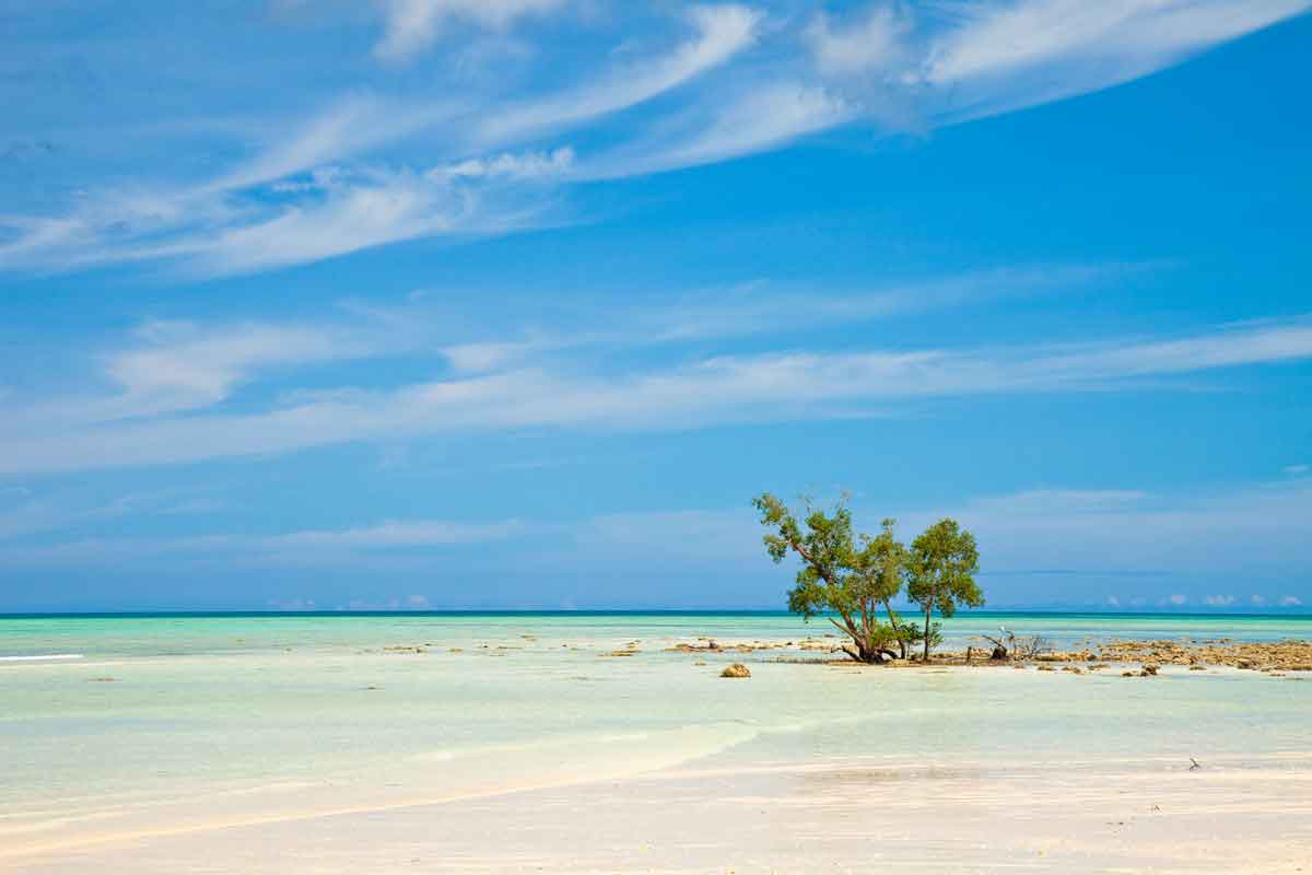 flacher Sandstrand auf Havelock Island