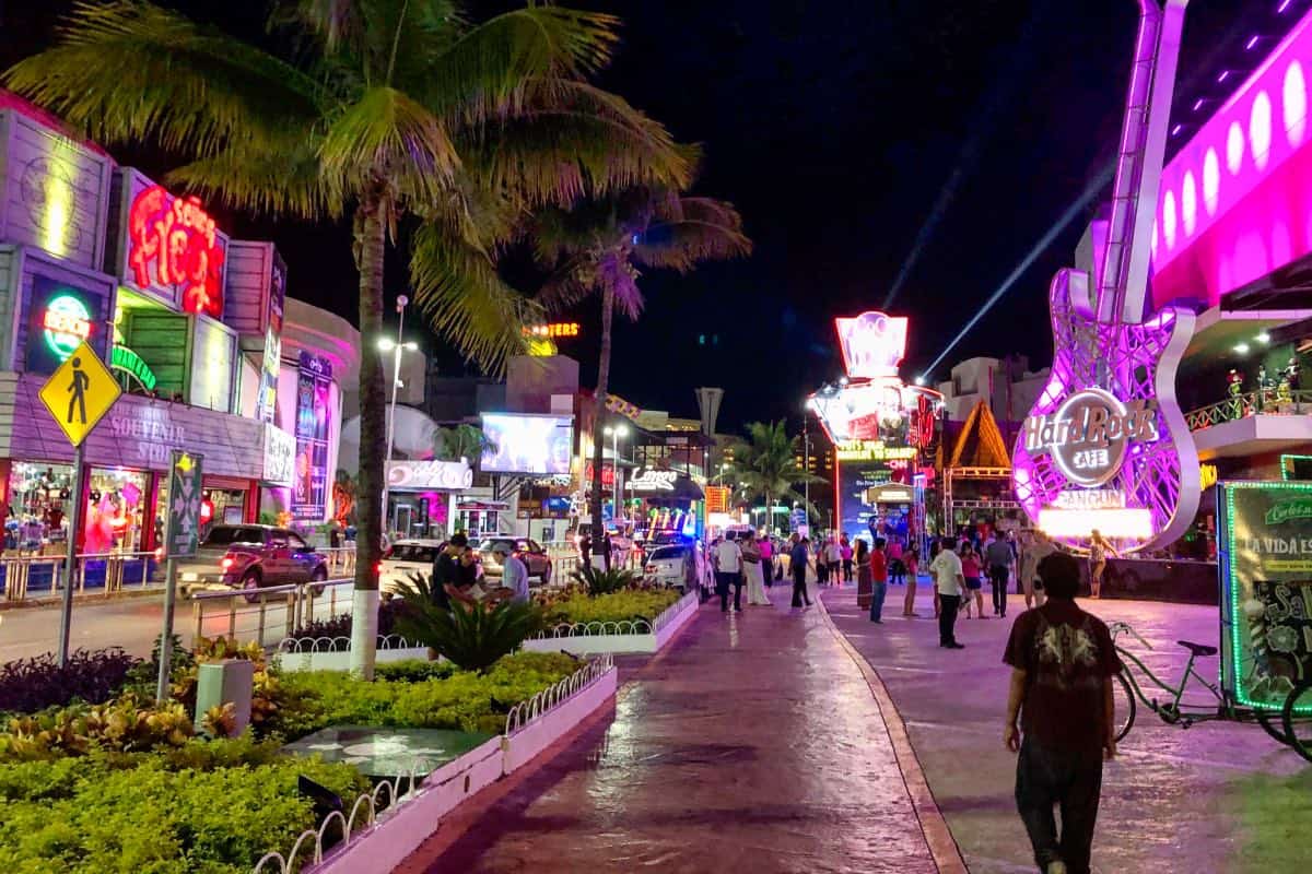 Blick über die Straßen von Cancun