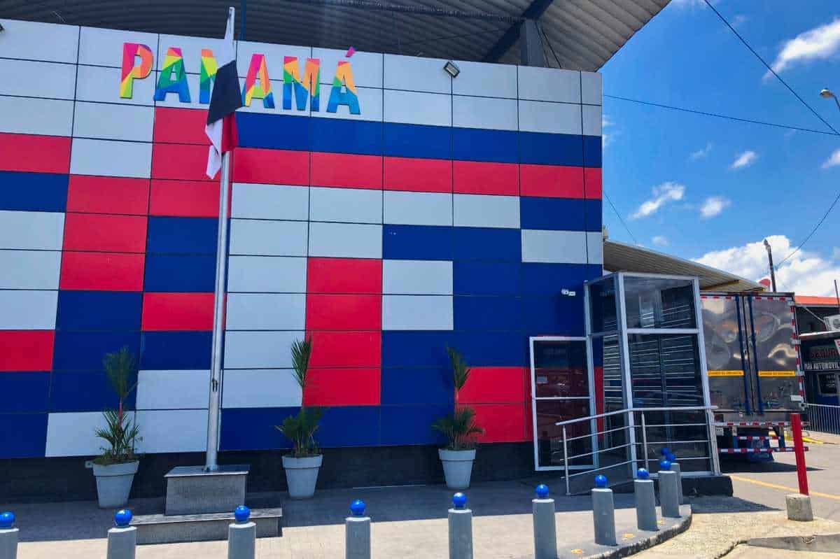 Grenzposten und Grenzgebäude zwischen Costa Rica und Panama