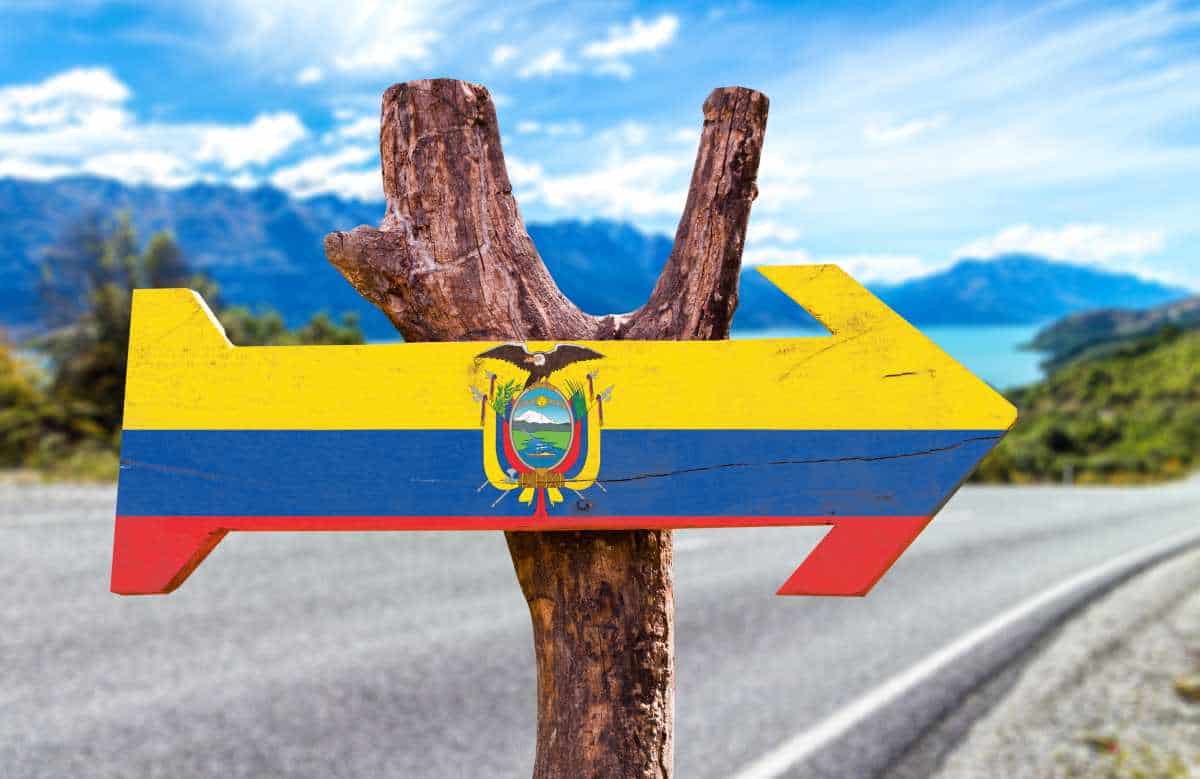 Flagge von Ecuador auf einem Pfeil