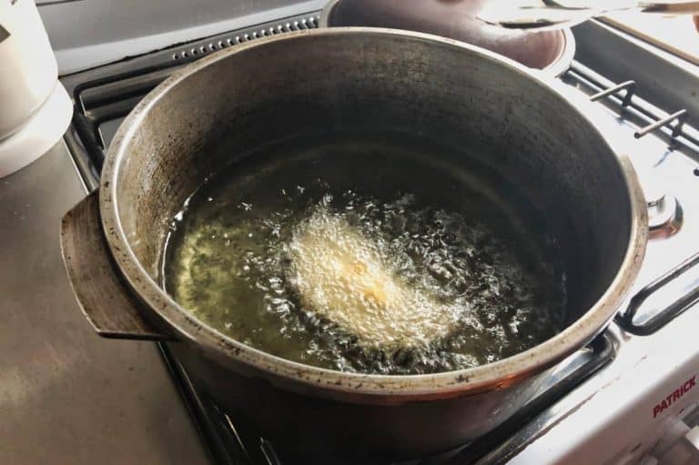 Empanada wird in Argentinien im Fett frittiert