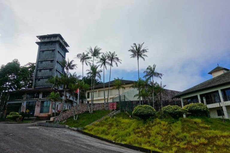Blick über Lost Places Gunung Raya
