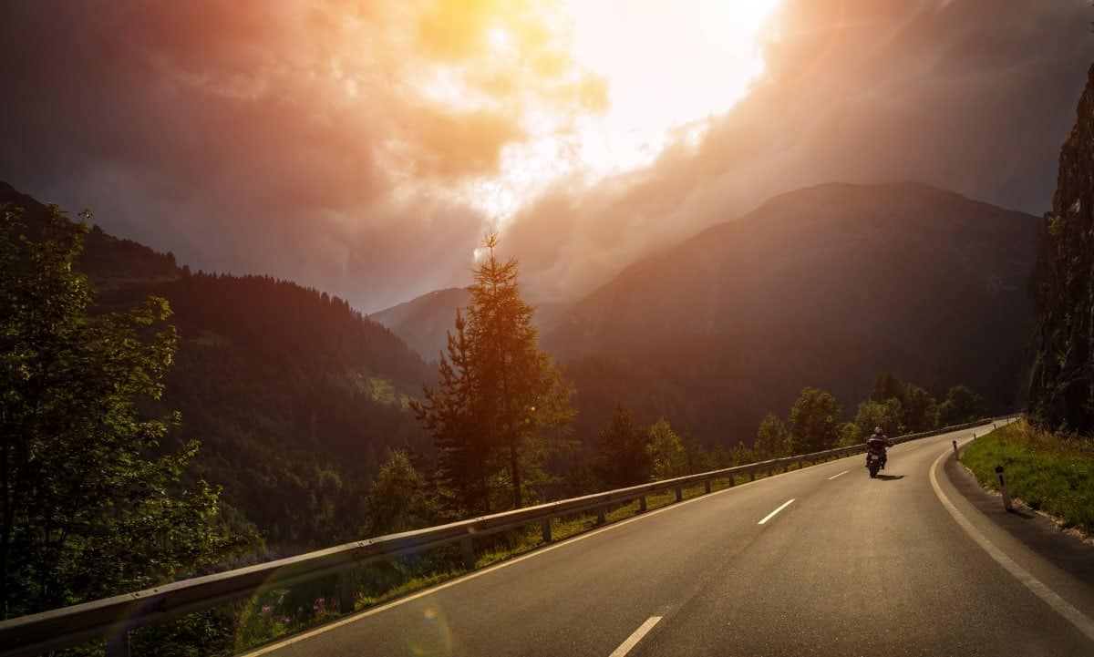 Sonnenuntergang Motorradfahrer