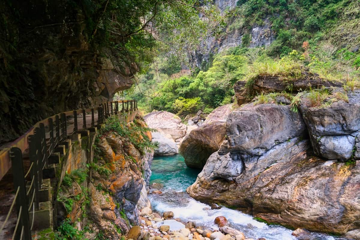 Taroko Nationalpark. Der Fluss hat eine tiefe Schlucht in den Berg gegraben