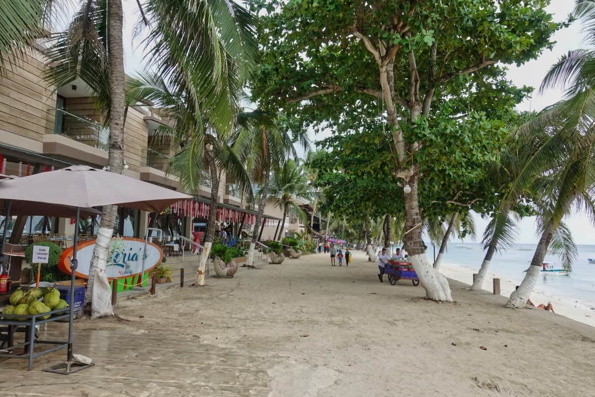 Strandpromenade auf den Philippinen