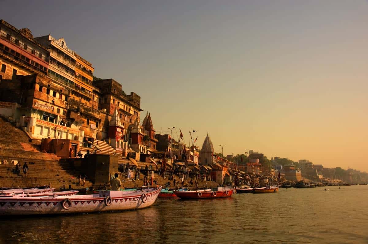 Blick über das Ufer von Varanasi