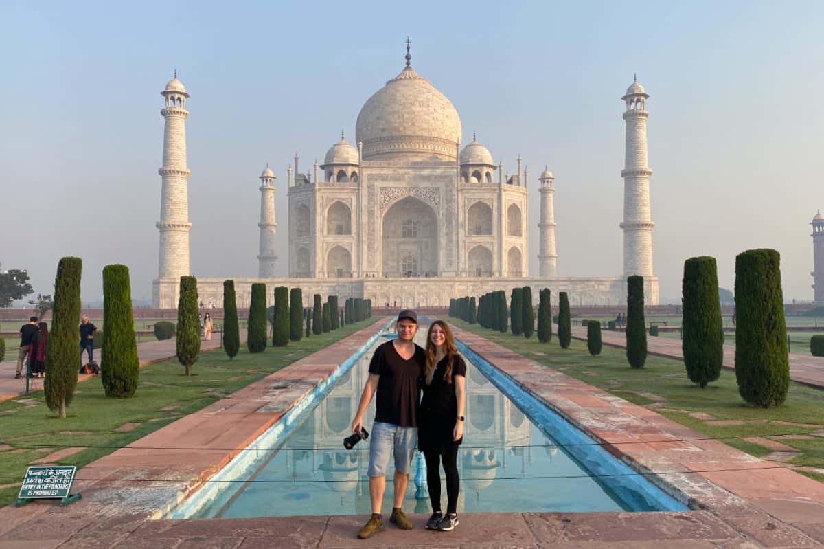 2 Personen vom Taj Mahal