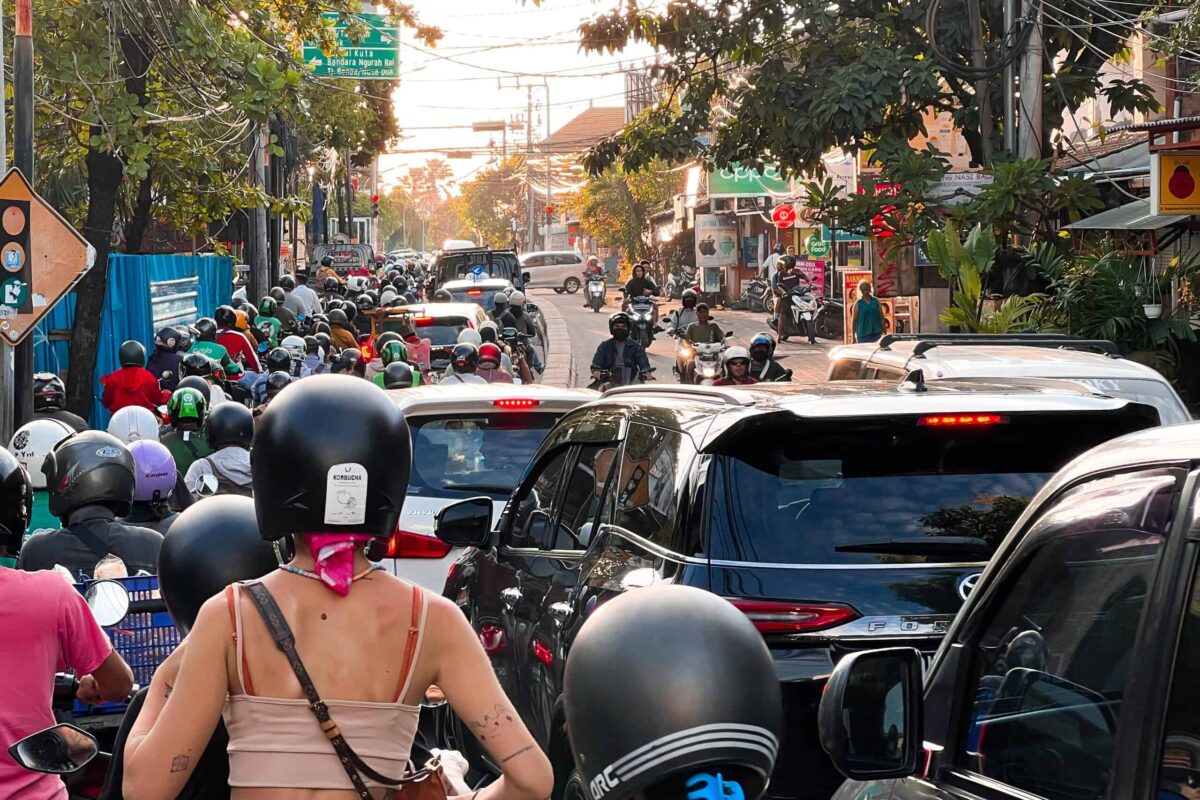 Straßenverkehr auf Bali