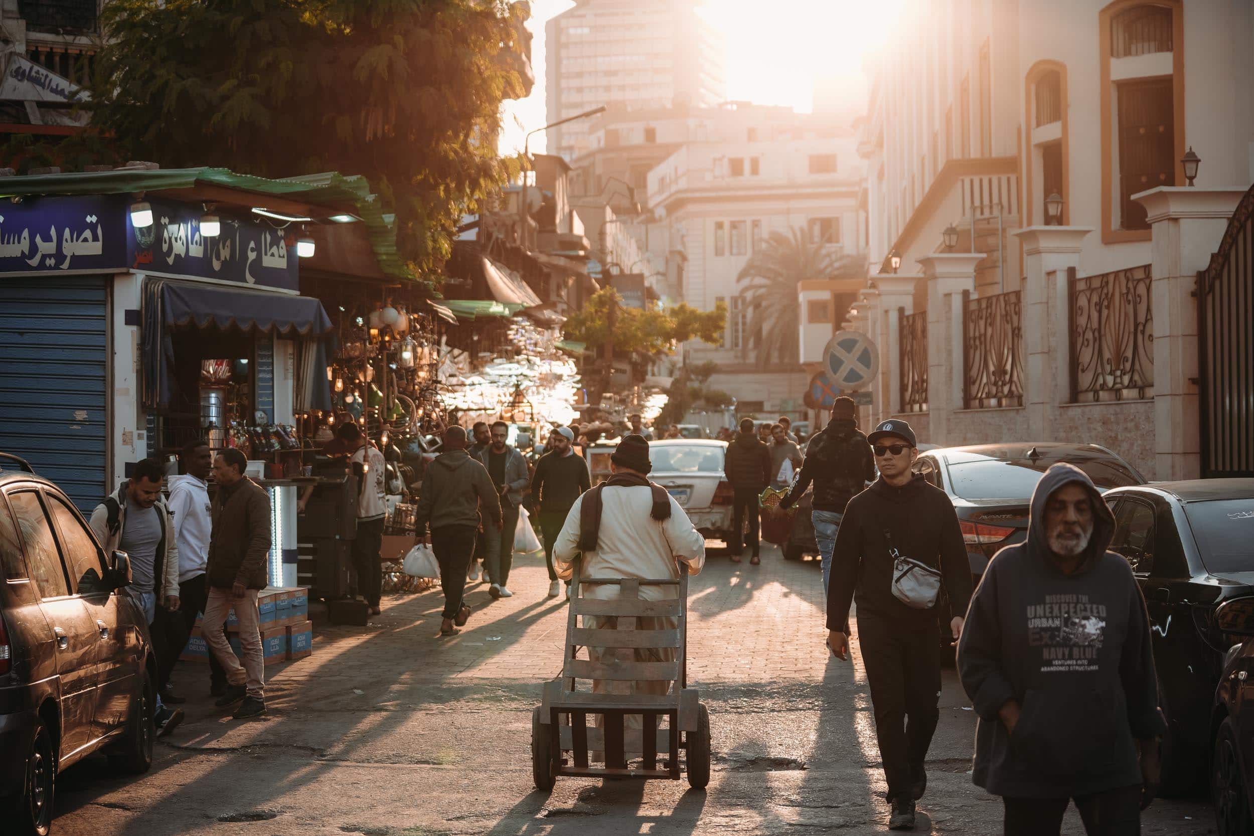 Sonnenuntergang auf dem Markt in Kairo