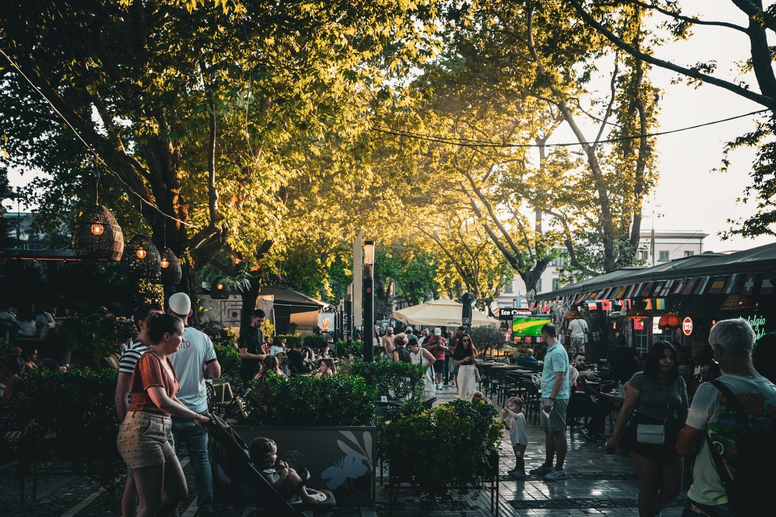 Straßencafe in Tirana Albanien