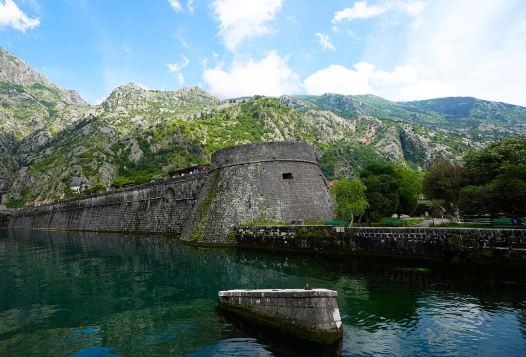 Außenmauer von Kotor in Montenegro